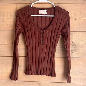 Sancia Australian label brown round neck ribbed knit top in size Medium